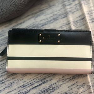 Kate spade bifold wallet ♠️